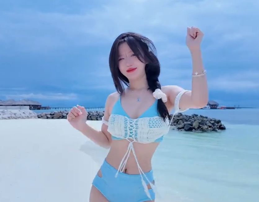 呆妹儿春节出国旅游，泳装直播遭超管扣分，怒斥是不是被针对？(图5)