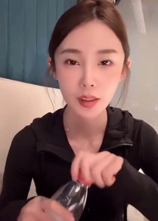 天佑前妻陈静莹直播控诉，分手后一直遭网暴：女性为何总背锅(图2)