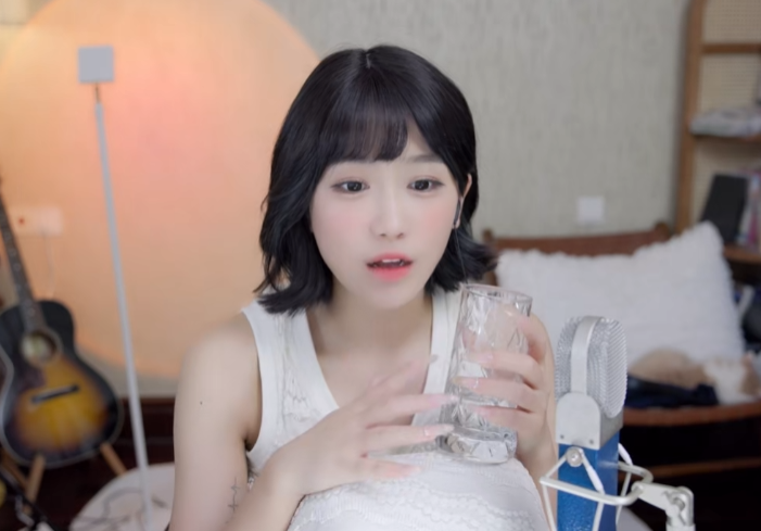 接受不了收入落差，小深深评价斗鱼跳槽女主播，去某音只能喝稀饭(图6)