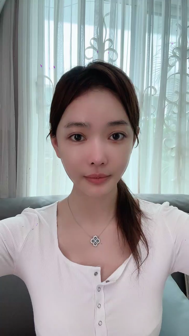 芮甜甜一个包，就值好几十万？文儿续约YY只有有4成概率？(图1)