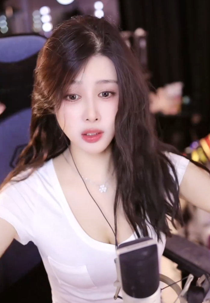 女主播否认礼物拉胯，被大哥狂撒狗粮，自曝恋爱接受另类“AA制”(图1)