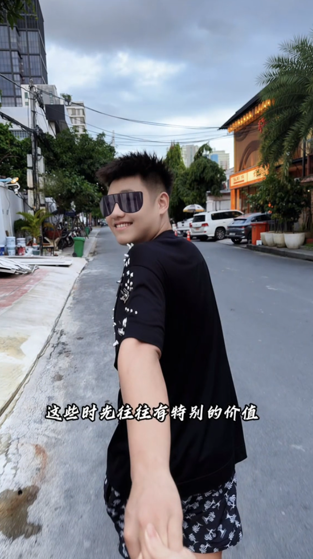 芮甜甜领证晒钻戒，老公拒绝出镜？小洲晒后台，7月份就赚2万4(图3)