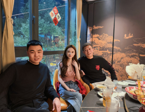 刘二狗前妻喊话粉丝：我要再结婚了！沈曼自曝整容经历：鼻子是假的(图3)