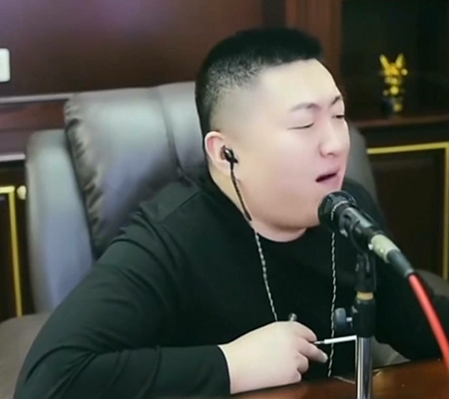 沈曼自曝从小被妈妈抛弃在楼道?埋汰有度,老利没起诉过小洲?(图3)