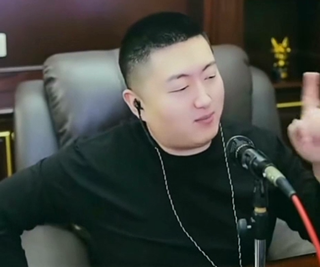 沈曼自曝从小被妈妈抛弃在楼道?埋汰有度,老利没起诉过小洲?(图4)