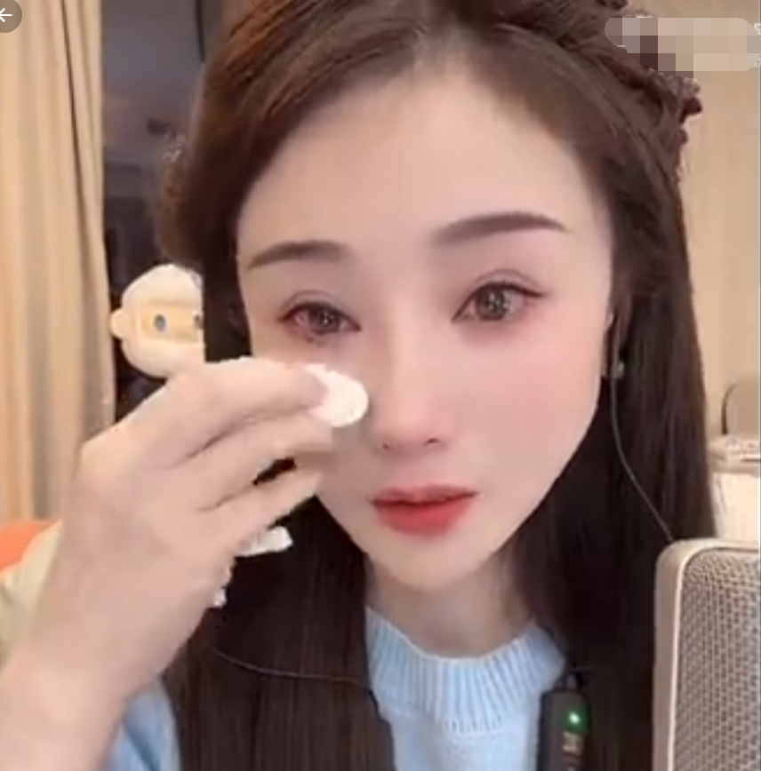 沈曼被“鬼马”骂哭，压力无处释放，牌牌琦给依玥和柏里挑依粉丝道歉(图2)