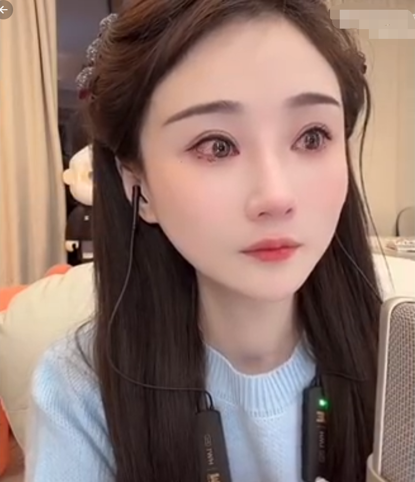 沈曼被“鬼马”骂哭，压力无处释放，牌牌琦给依玥和柏里挑依粉丝道歉(图3)