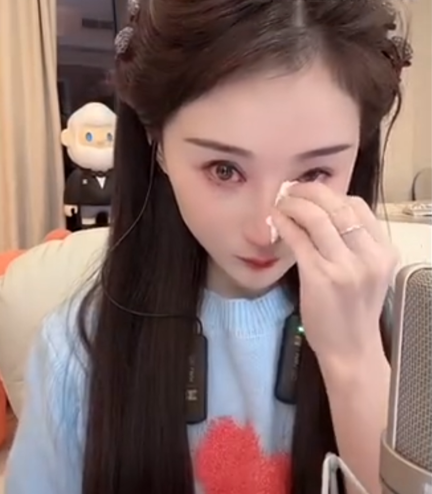 沈曼被“鬼马”骂哭，压力无处释放，牌牌琦给依玥和柏里挑依粉丝道歉(图4)