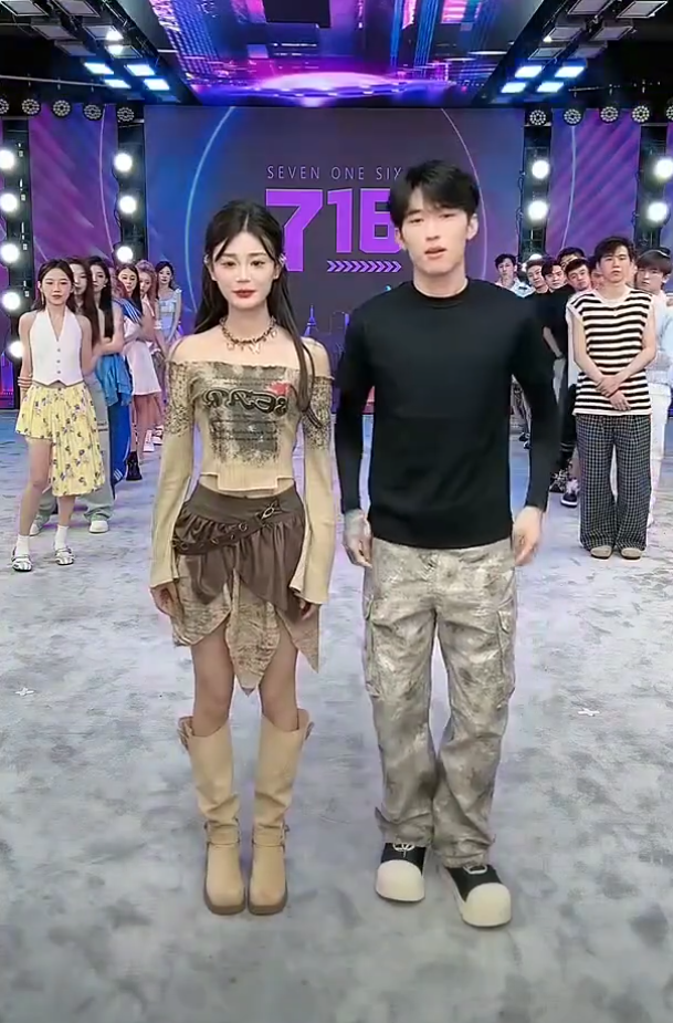 沈曼被“鬼马”骂哭，压力无处释放，牌牌琦给依玥和柏里挑依粉丝道歉(图5)