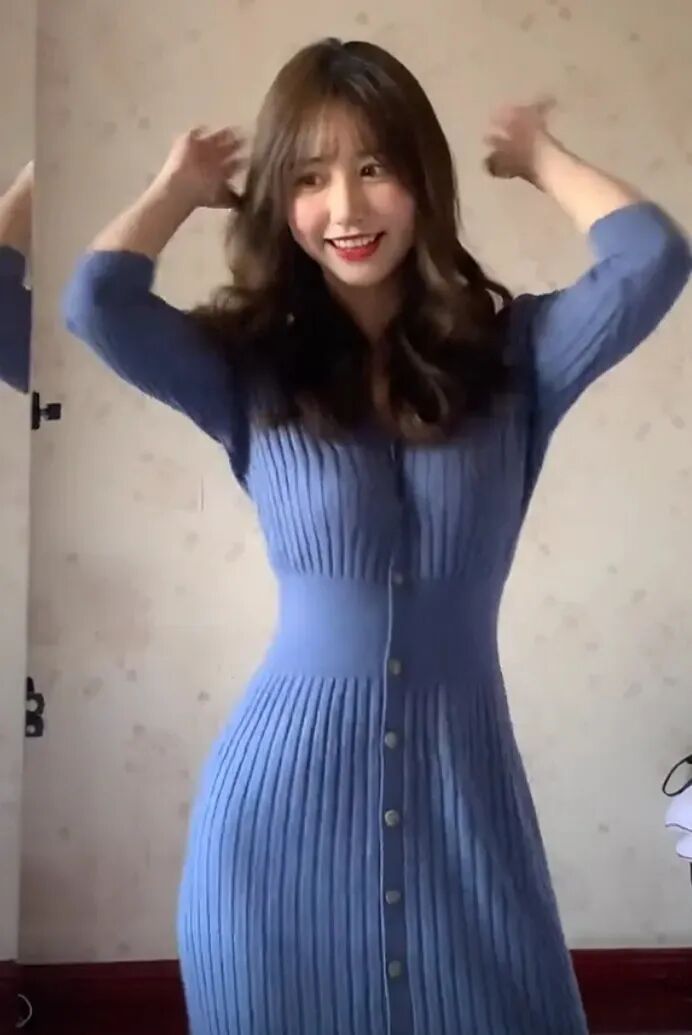 一栗小莎子回应孕期擦边，并未突出部位博眼球，对作品不严谨致歉(图1)