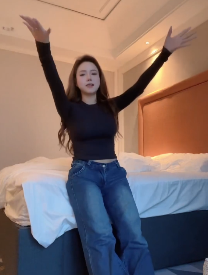 “洛丽塔大哥”直播喊话:谁帮我生孩子,车房分一半!(图4)