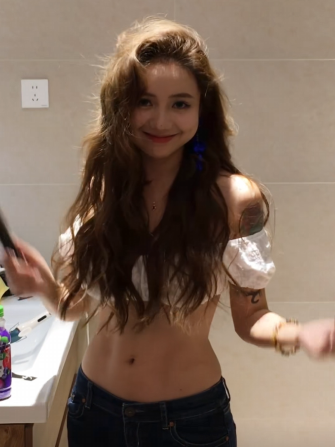 “洛丽塔大哥”直播喊话:谁帮我生孩子,车房分一半!(图5)