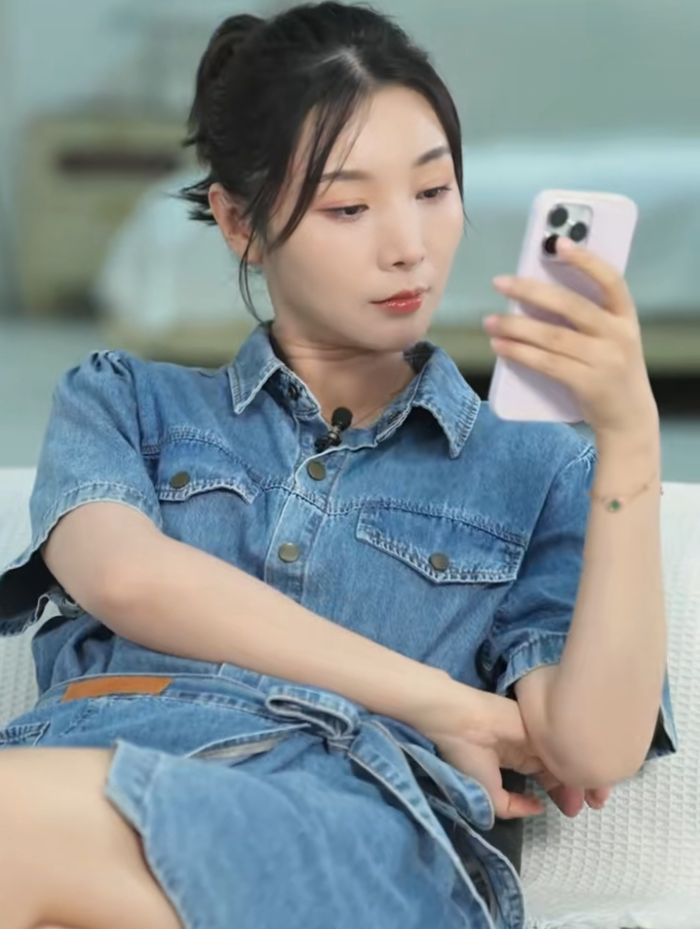 斗鱼“敲钟”的来了俩，女流某音正式首秀，大仙冯提莫豪刷嘉年华(图2)