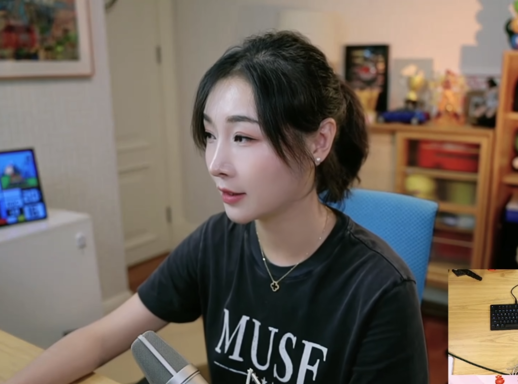 斗鱼“敲钟”的来了俩，女流某音正式首秀，大仙冯提莫豪刷嘉年华(图7)