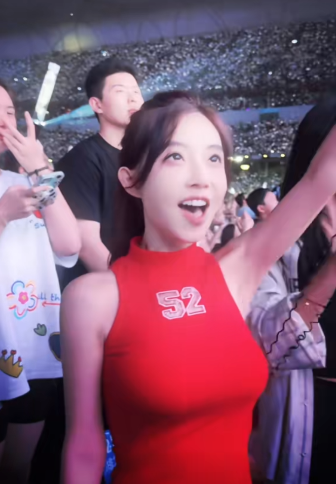 粉丝造黄谣带节奏,冯提莫:我跟阿哲是朋友,小心律师函警告你(图1)