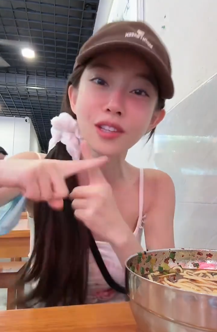 粉丝造黄谣带节奏,冯提莫:我跟阿哲是朋友,小心律师函警告你(图6)