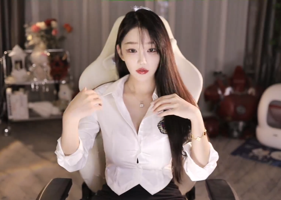 可以道歉别断我财路!连续多次违规被扣分,女主播惹怒超管被针对(图1)