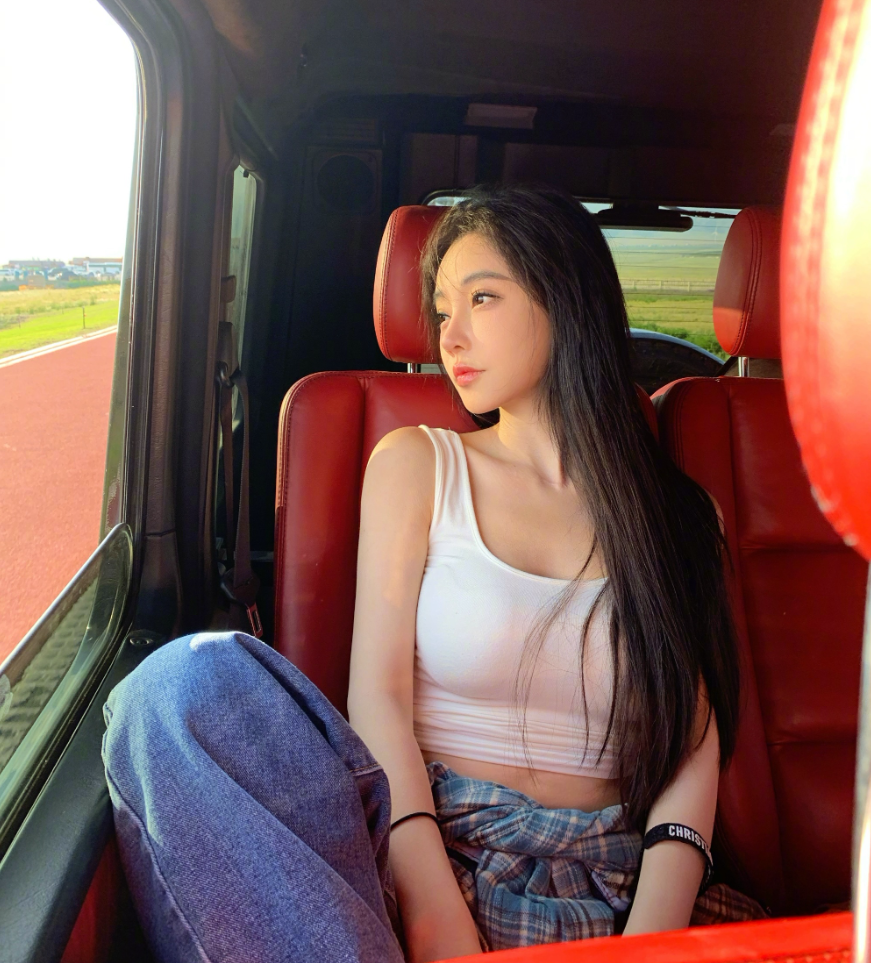 冯提莫遇暴雨打湿上衣，粉丝点唱《摇太阳》，竟真把太阳摇出来了(图6)