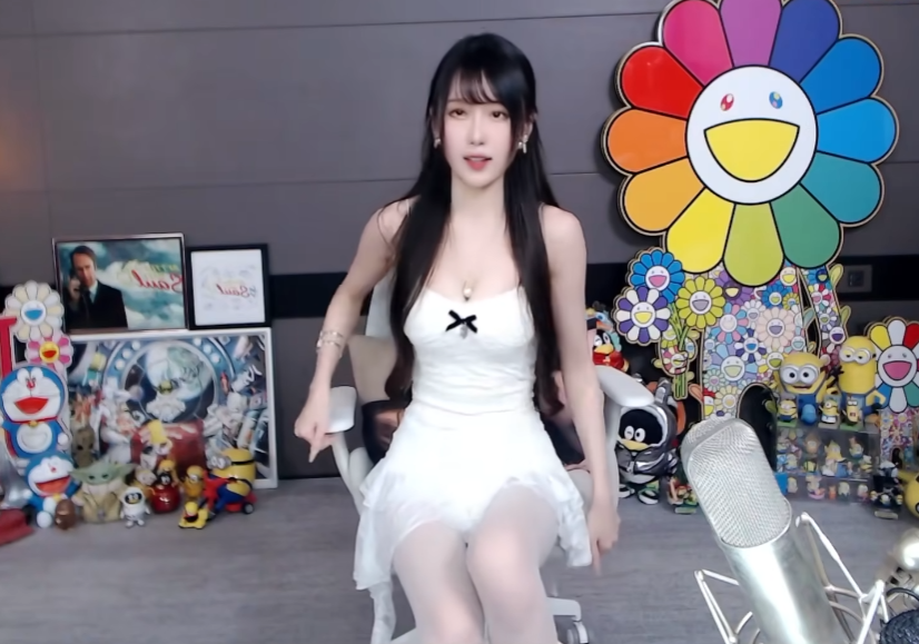 不愧是顶级Coser，腐团儿晒中秋美照，粉丝：这腿比为夫命还长(图1)