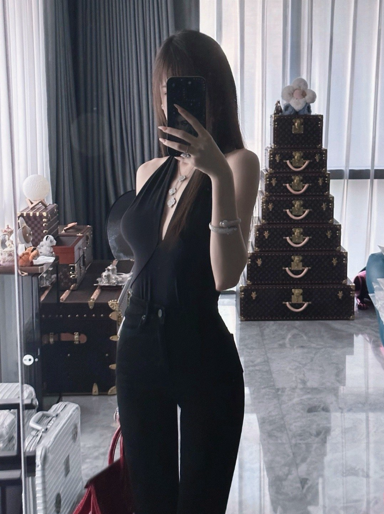 不愧是顶级Coser，腐团儿晒中秋美照，粉丝：这腿比为夫命还长(图7)