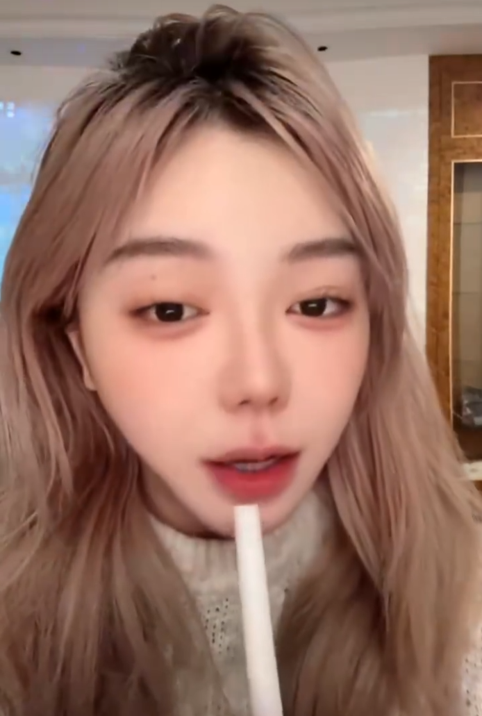 临时加戏只因身材太好?刘飞儿回忆拍片往事,1500块片酬还被调戏(图2)