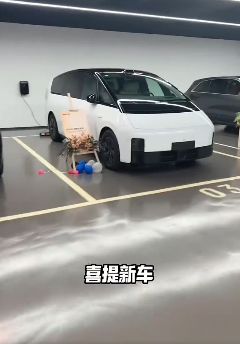 辛巴宣布：明晚1亿现金赔付消费者！平荣爆改17岁发作品提车？(图7)