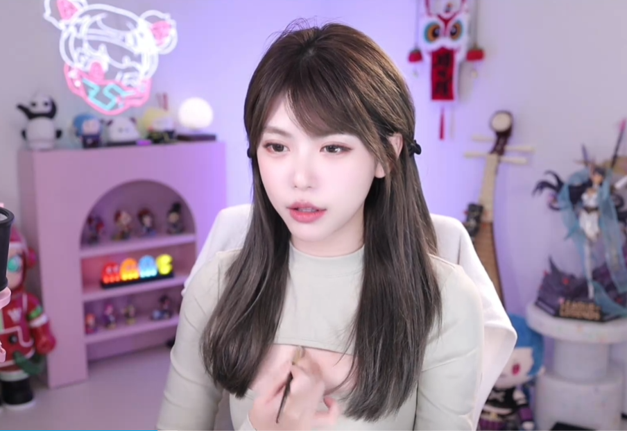 周淑怡“变大日”秀身材，感慨尺度远超斗鱼，人气低靠擦边挽回？(图5)