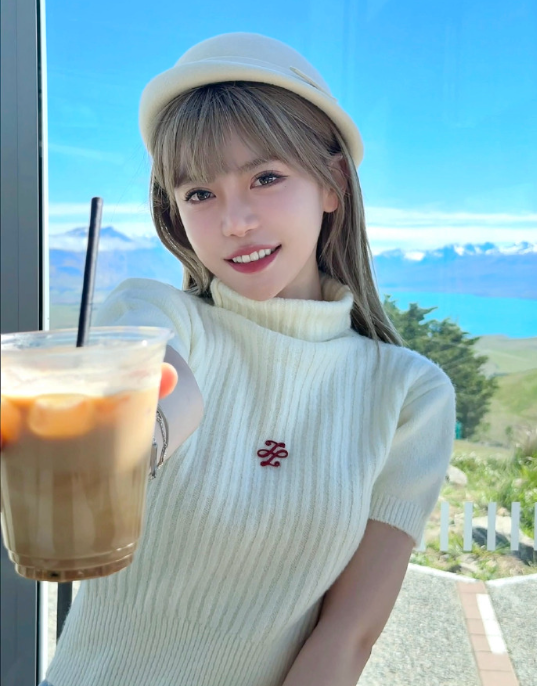 周淑怡“变大日”秀身材，感慨尺度远超斗鱼，人气低靠擦边挽回？(图6)