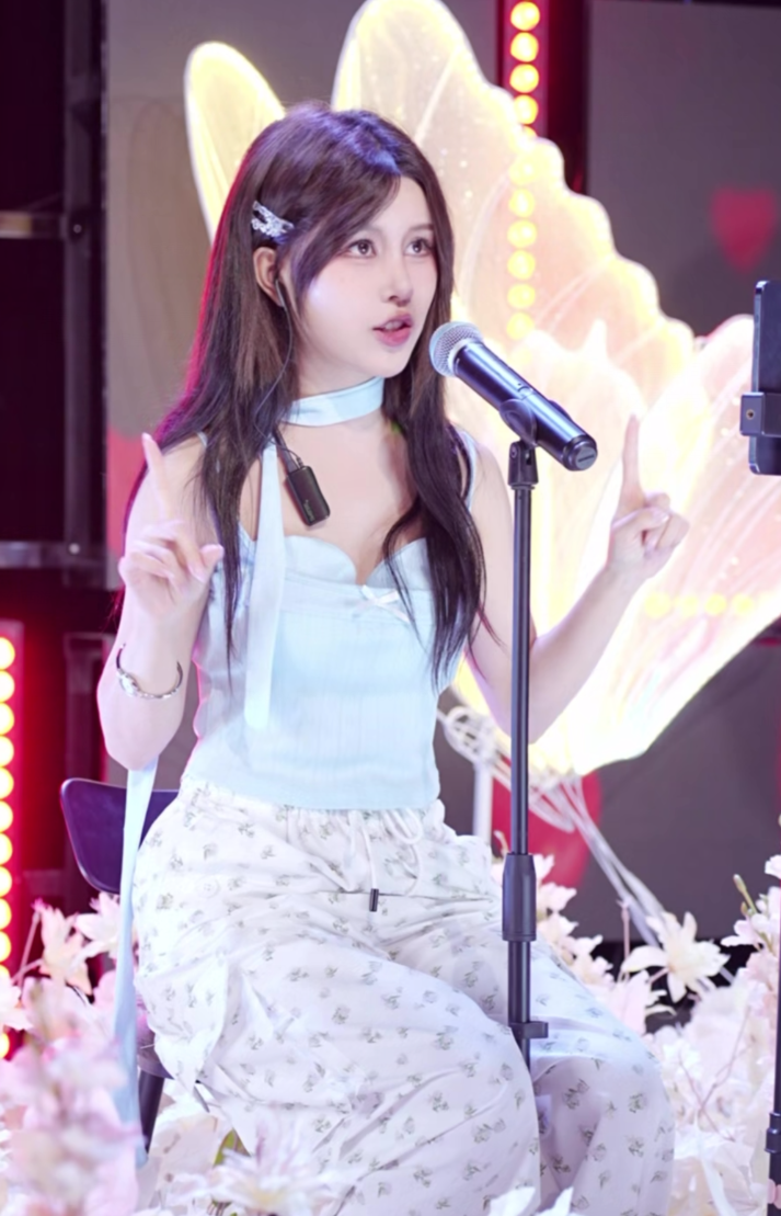 千万网红麦小兜首秀，YY直播再度引进顶流，携超级公会强势入驻(图6)