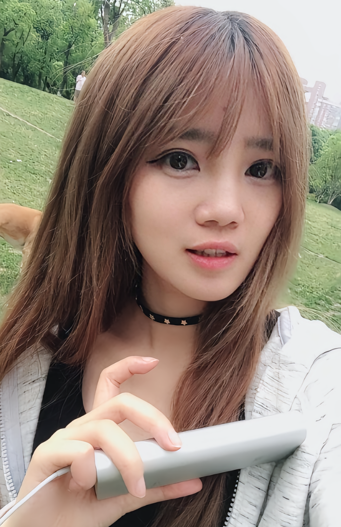 妃凌雪怀孕素颜出镜，粉丝：胖成这样了？岁月不饶人还我“雪哥”(图1)