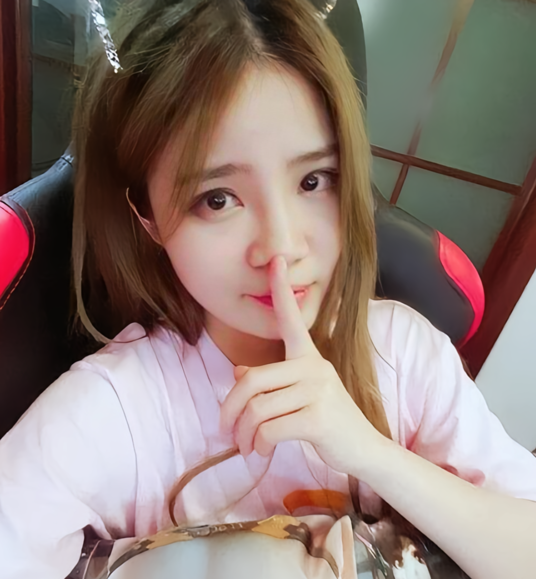 妃凌雪怀孕素颜出镜，粉丝：胖成这样了？岁月不饶人还我“雪哥”(图2)