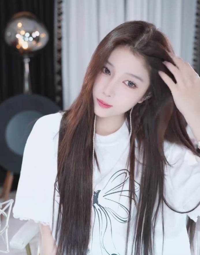 外面的女人那么好吗？萌七吐槽大哥流失，感慨直播不好做了(图1)