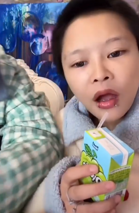 顾茜茜回应被永封,重开小号继续玩?天佑讲述为何给崔阿扎买库里南(图1)