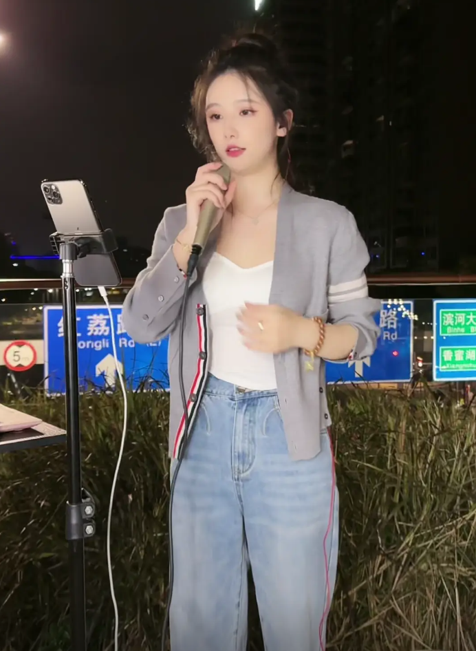 直播5年能买2000万豪宅？女主播自曝“大哥”经济，谁在消费买单(图6)