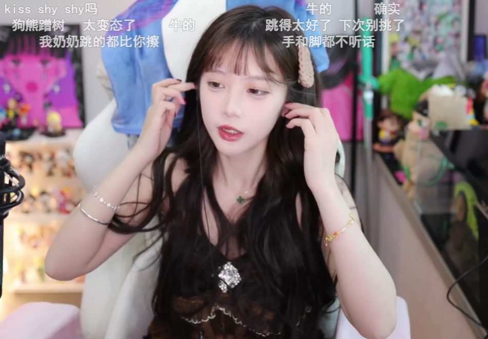 女主播搞“擦边”翻车，实力不够就别硬撑，粉丝：超管都懒得警告(图7)