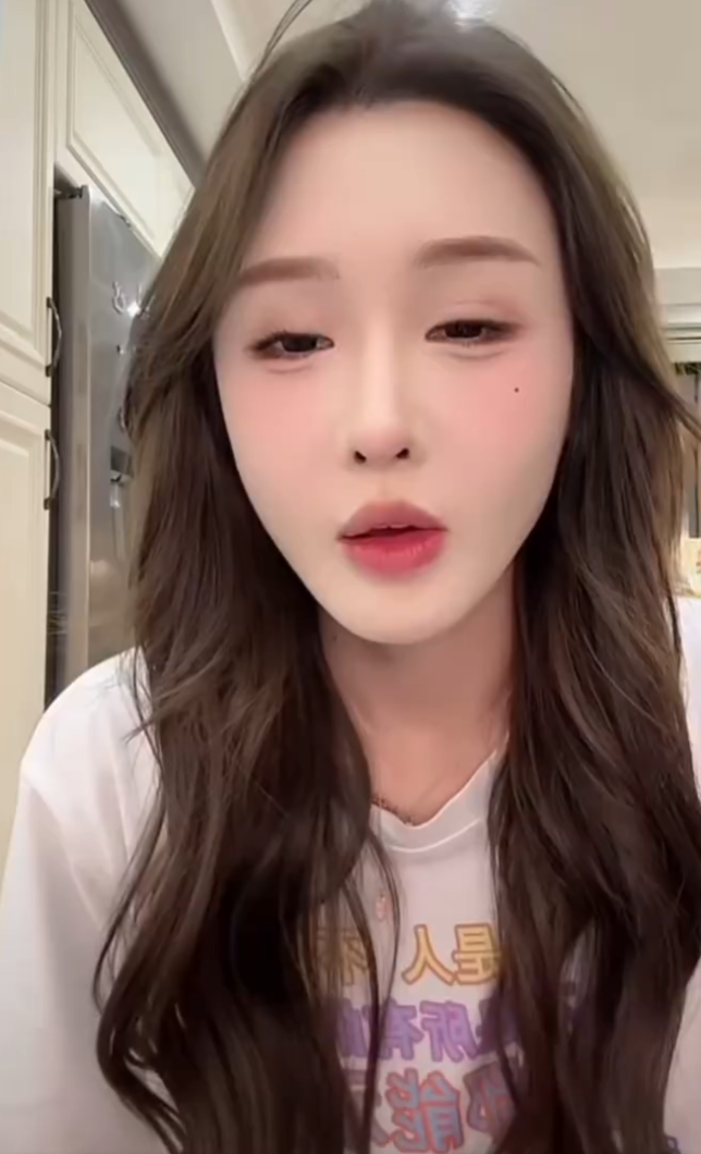 全都是摆拍，东北雨姐上央视20分钟！大美辟谣满背文身花8万？(图6)