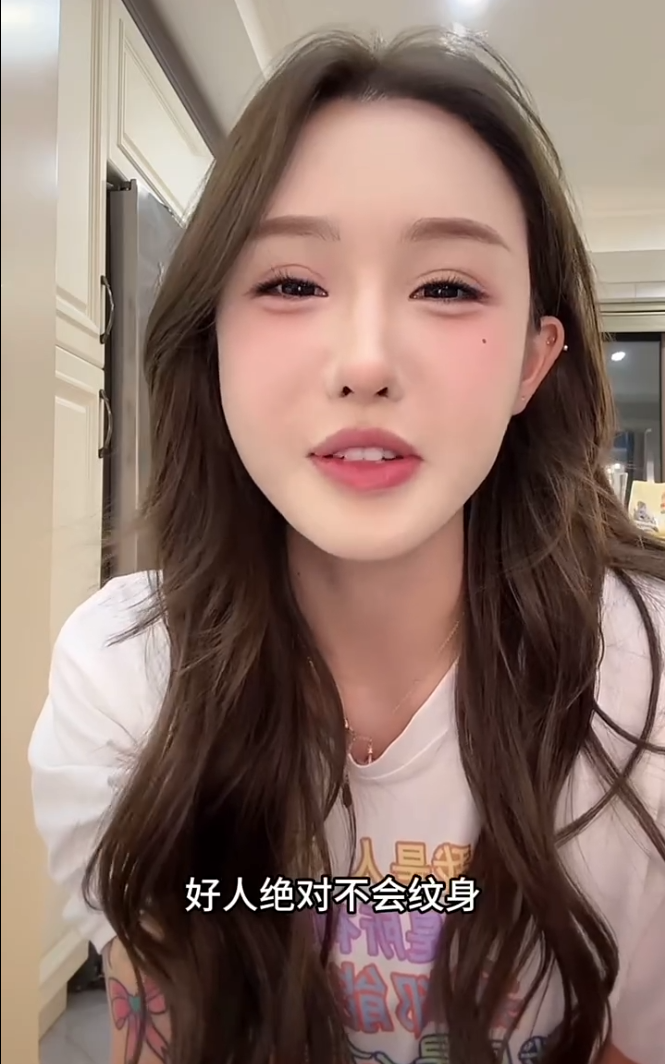 全都是摆拍，东北雨姐上央视20分钟！大美辟谣满背文身花8万？(图7)