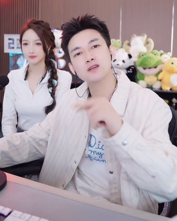 方丈谈刘一手关系变化，调侃董莹莹没分寸，阿哲回应大舞台嘉宾安排及明星互动传闻(图4)