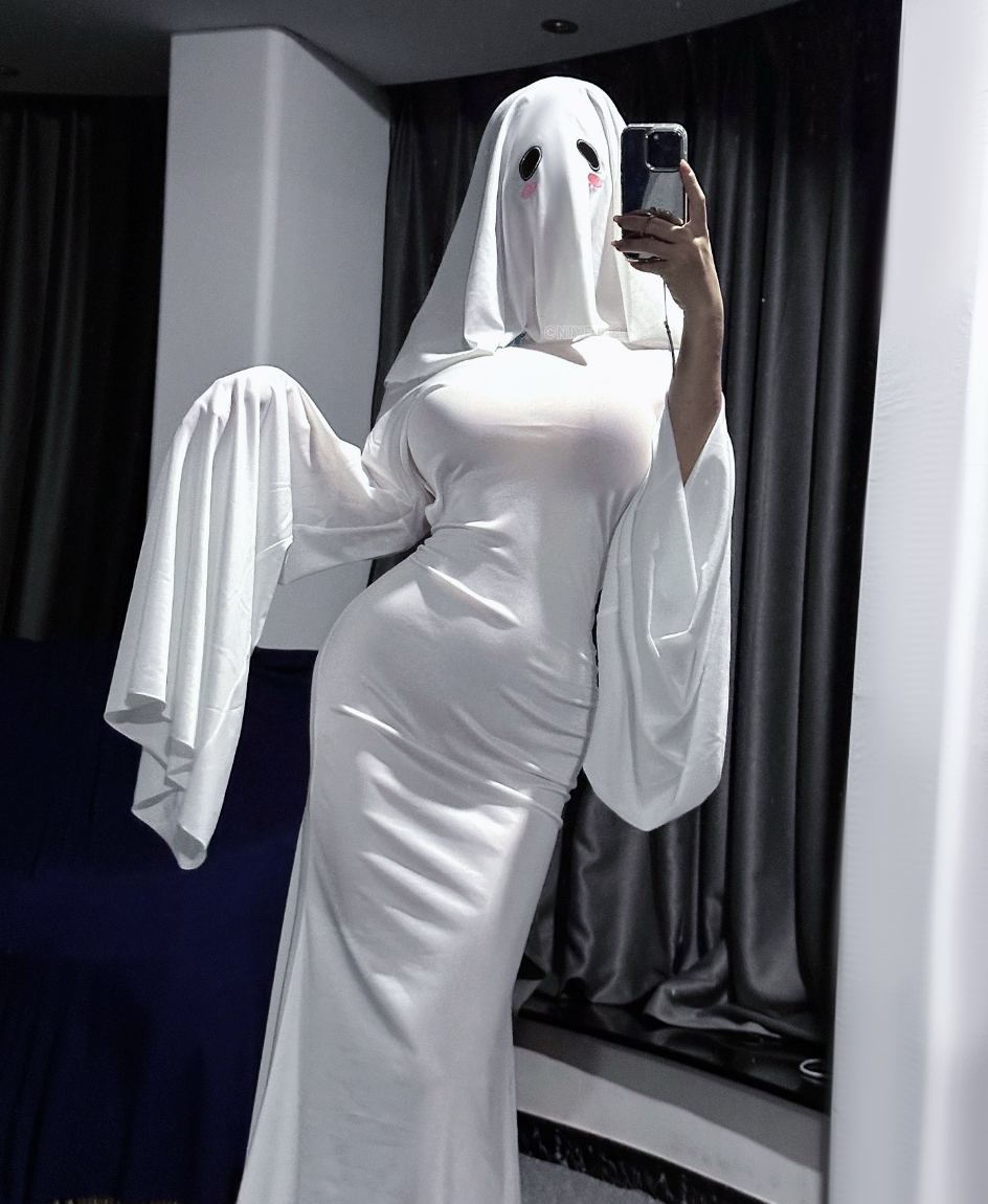 看的不是脸而是身材，“幽灵娘”cos爆火出圈，美女网红名利双收(图1)