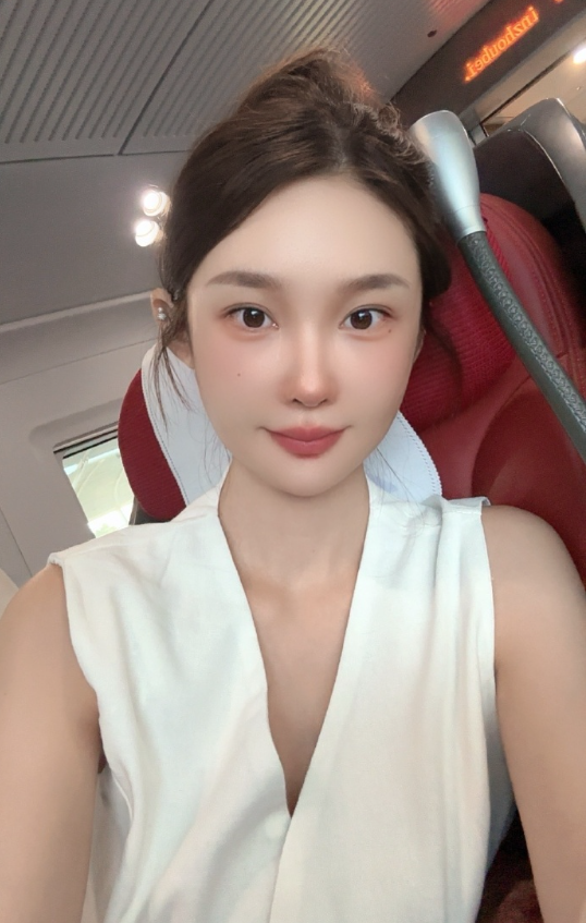 陈静莹半月赚50多万，给儿子挣一年学费？杜子建：大小杨哥很难翻身了！(图1)