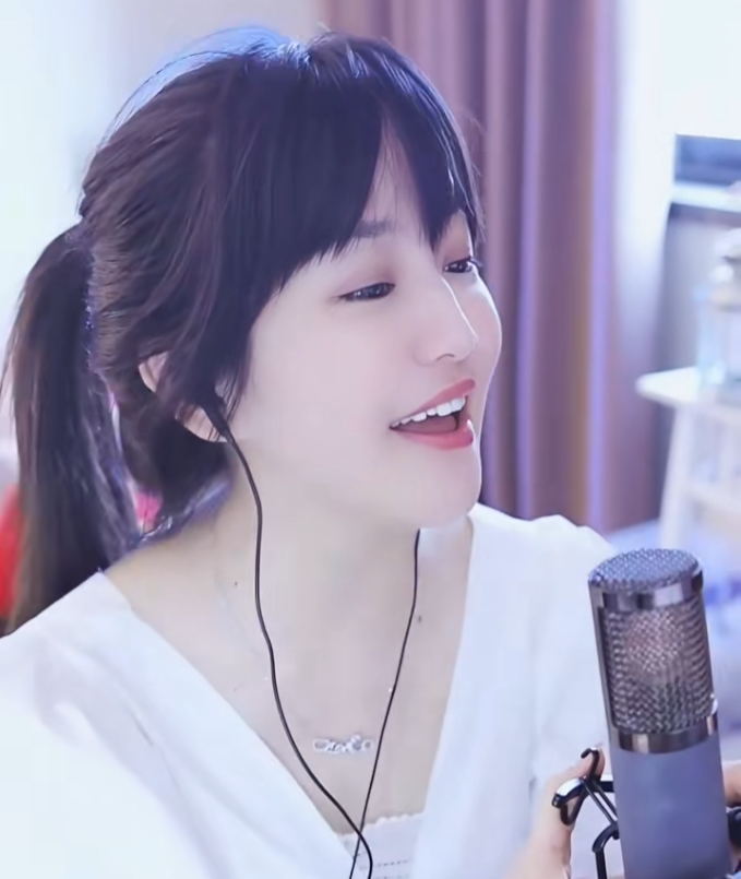 被传在备孕？文儿：生了好几个了，定居柬埔寨，芮甜甜回不来了(图2)