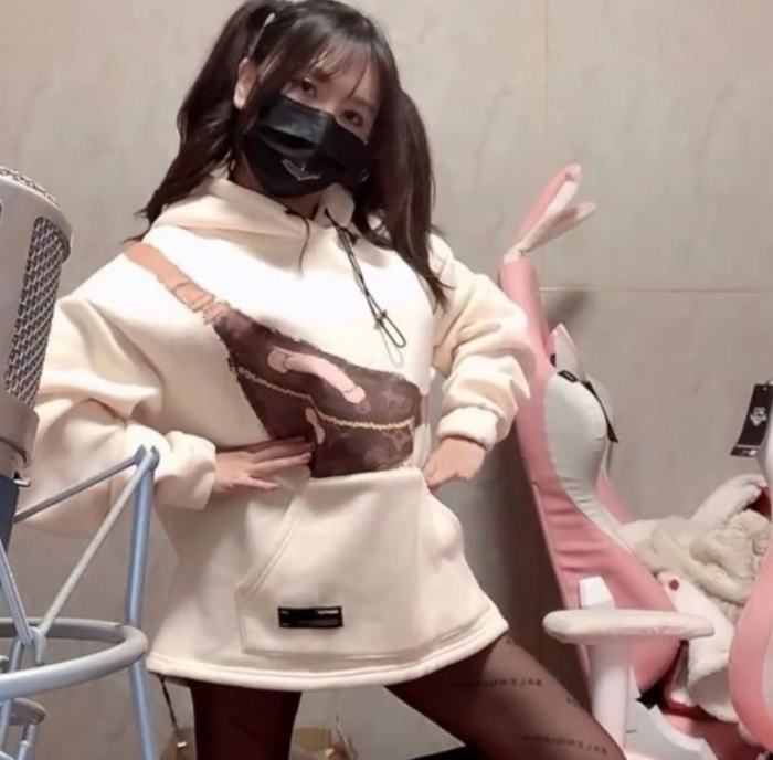 那个声音终于回来了!小团团回归斗鱼复播?开播5分钟贵宾直逼5万(图6)