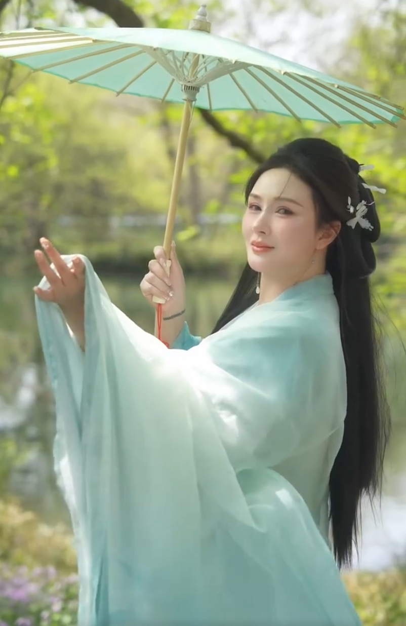 初代鬼畜网红,52岁面筋哥抗癌7年离世!生三个孩子的妈妈,驴姐为文静鸣不平!(图1)