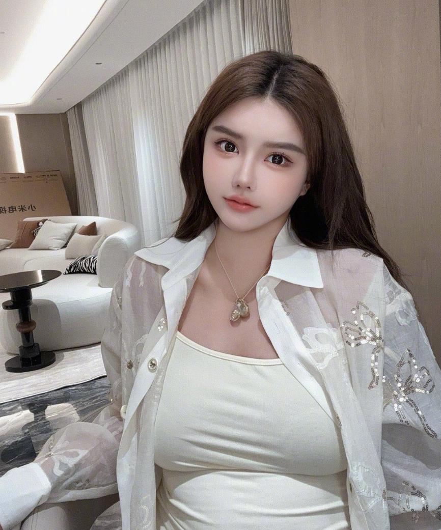 韩安冉产后一月就整容,大方晒出打针后的照片,整个脸都变形了(图1)