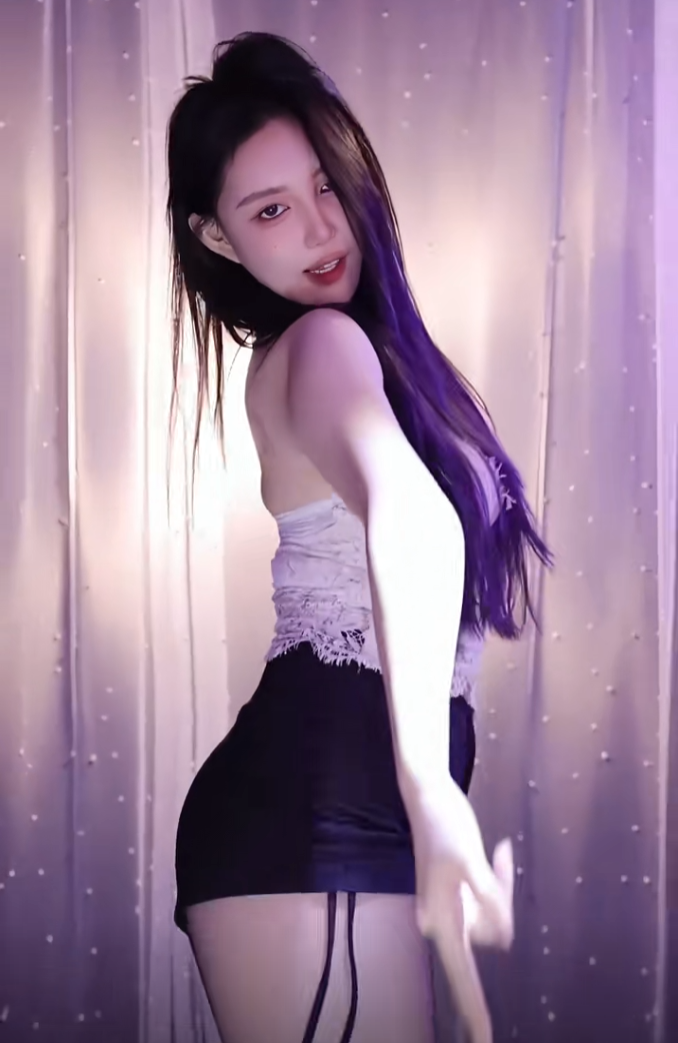 对舞蹈包容度太低，开播就喜提“24小时”，王雨檬直呼不想直播了(图1)