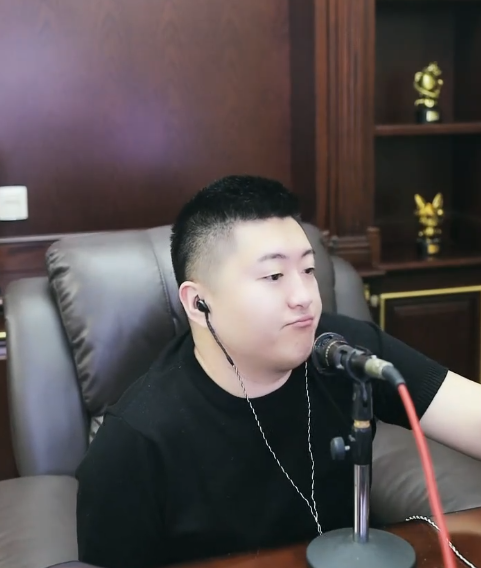 小洲预测阿哲违约金，四五千万，浅蓝：生意不好做还是直播靠谱(图4)