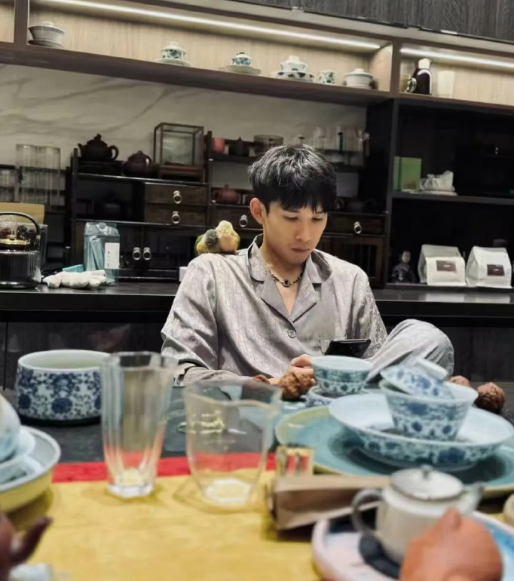 天佑:我现在不靠直播挣钱,流量不太好,阿哲不接受平台的建议(图1)