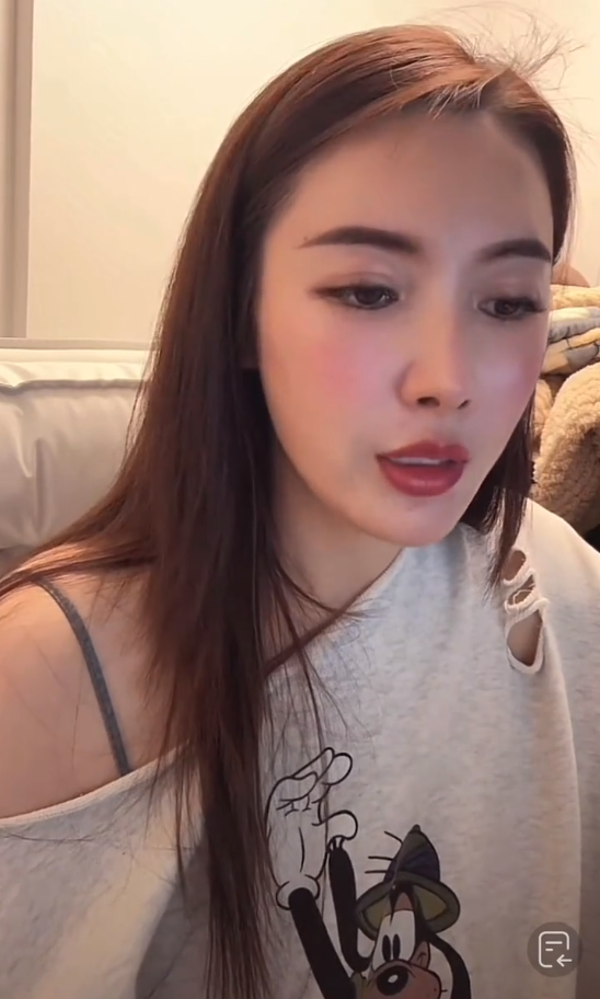 LV柜姐事件始末，原配女主开直播称正在办离婚，确定柜姐已经离职(图6)