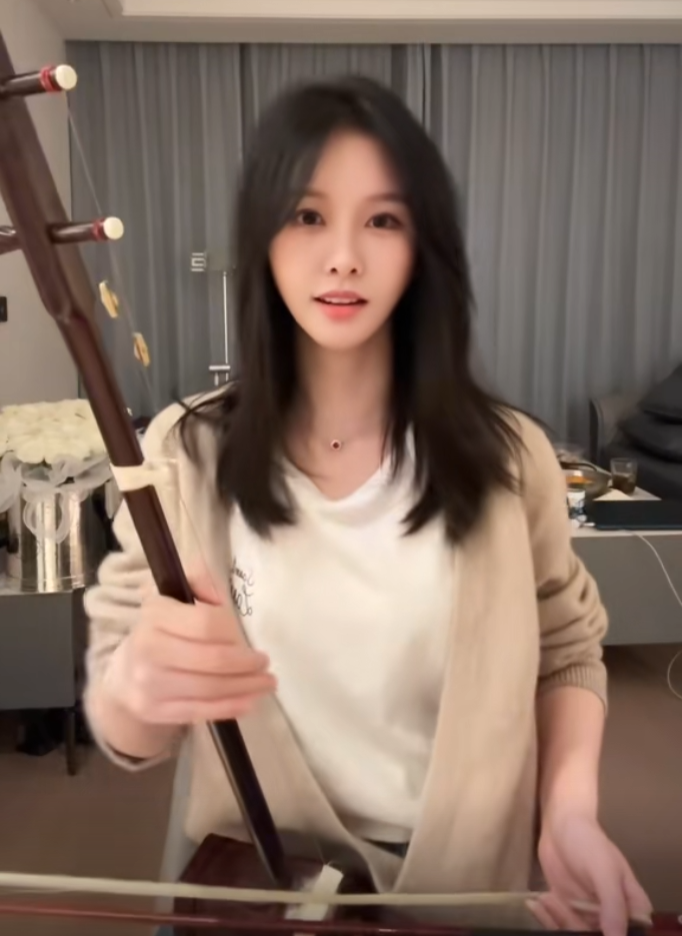 这是真的结婚了？阿冷心情大好更新自拍，颜值大变粉丝“不认识”(图1)