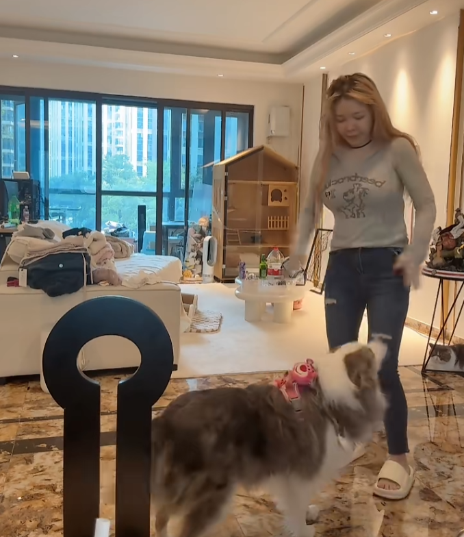 美颜掉了秒变大妈？刘飞儿直播再出事故，粉丝质疑体重有130斤吧(图7)